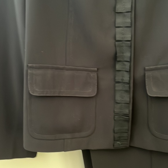 Gorgeous Black Blazer and Pant Suit by Liz Claiborne Size 14/16 - Picture 3 of 9